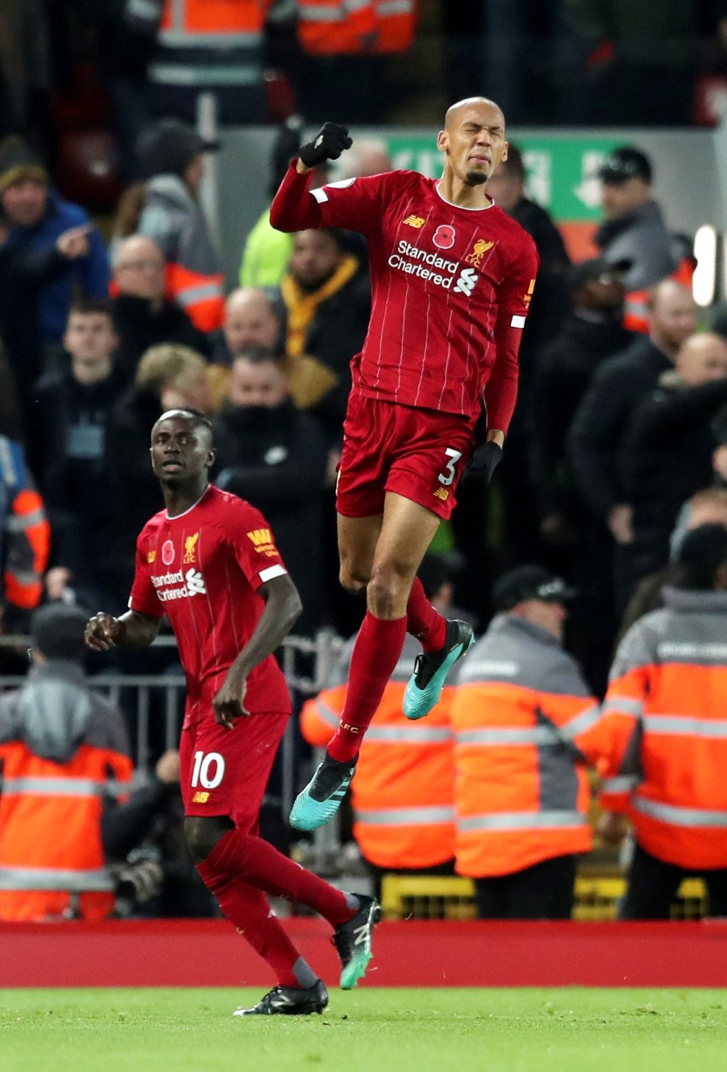 Radost Fabinha z gólu v zápase Liverpoolu proti Manchesteru City