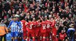Fotbalisté Liverpoolu se radují z rozhodující trefy Mohameda Salaha