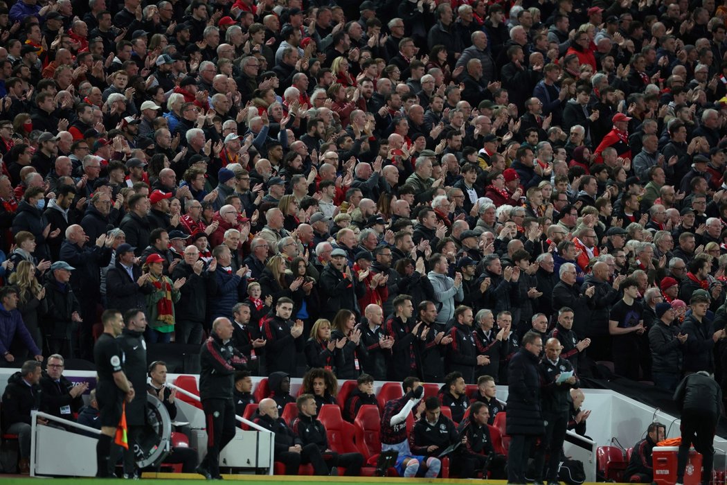 Fanoušci Liverpoolu hromadným potleskem podpořili Cristiana Ronalda
