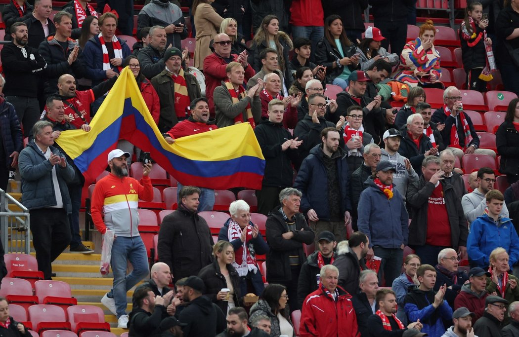 Fanoušci Liverpoolu hromadným potleskem podpořili Cristiana Ronalda