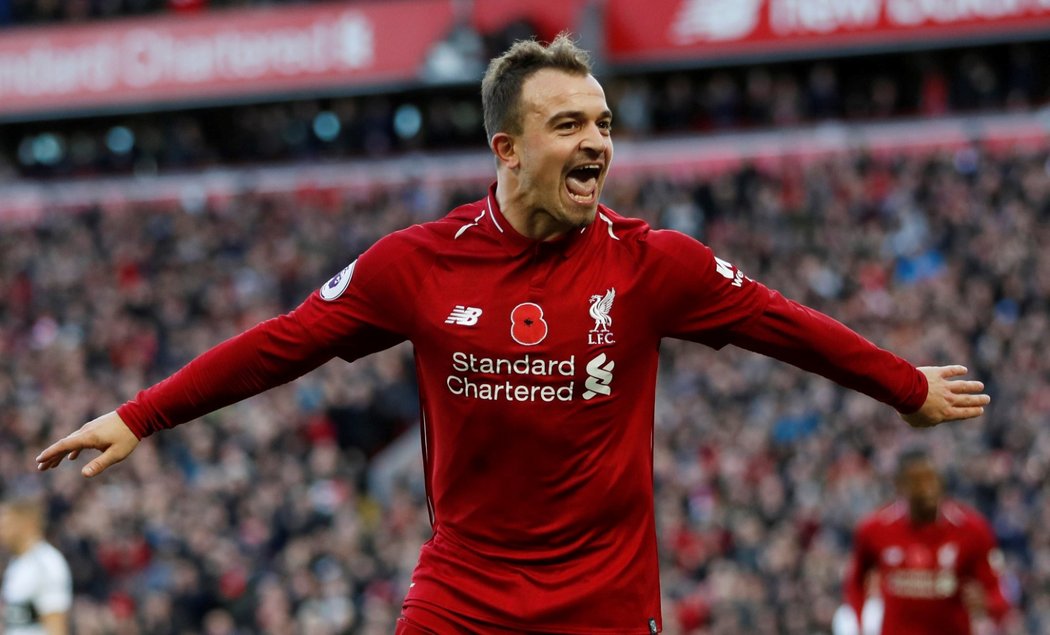 Švýcarský záložník Xherdan Shaqiri z Liverpoolu pomohl svému týmu k výhře 2:0 nad Fulhamem jednou brankou