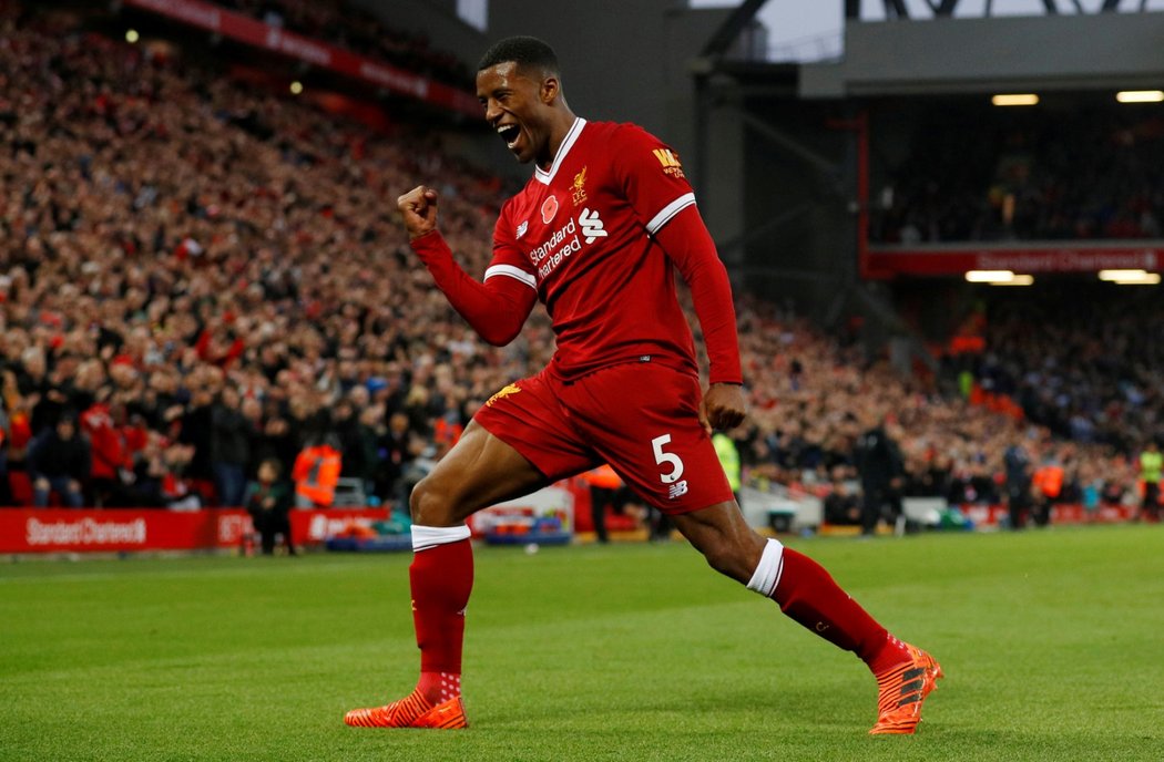 Mladík z Liverpoolu Georginio Wijnaldum se raduje po vstřelení branky do sítě Huddersfieldu