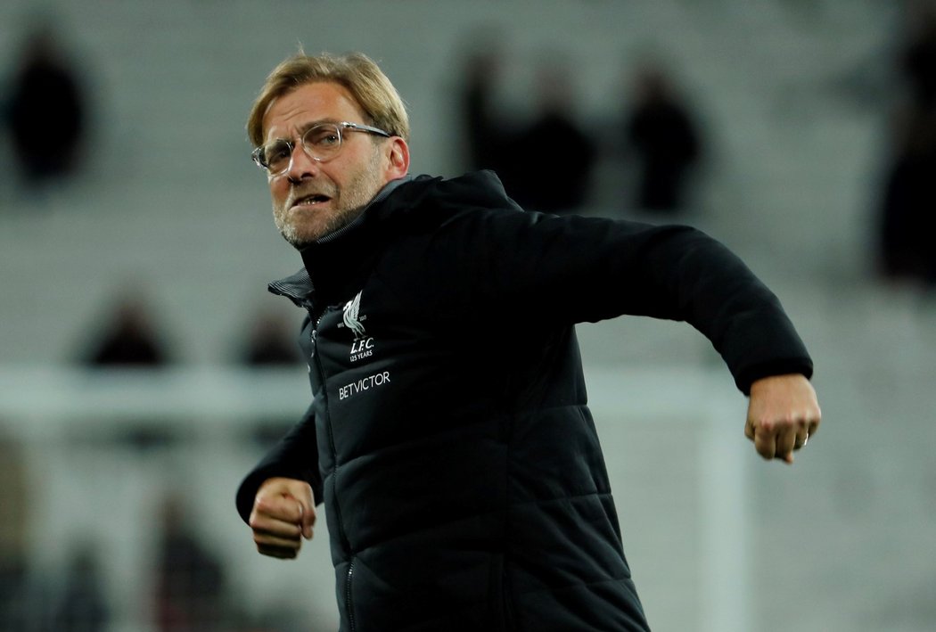 Trenér Jürgen Klopp vítězství svých svěřenců prožíval