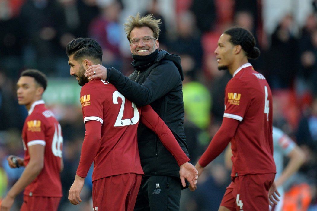 Německý trenér Jürgen Klopp může být spokojený, jeho Liverpool je minimálně do neděle druhý