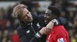 Trenér Liverpoolu Jürgen Klopp s obráncem Kolo Tourém