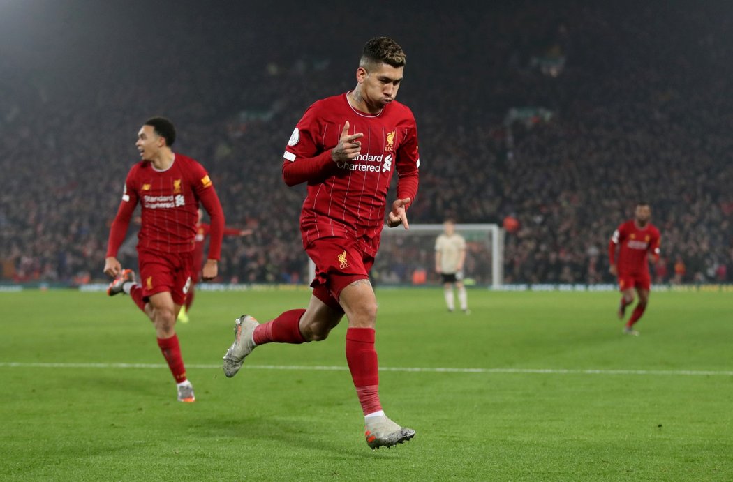 Roberto Firmino slaví branku Liverpoolu do sítě Manchesteru United