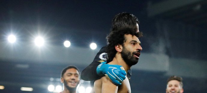 Mohamed Salah a jeho gólová radost v utkání s Manchesterem United