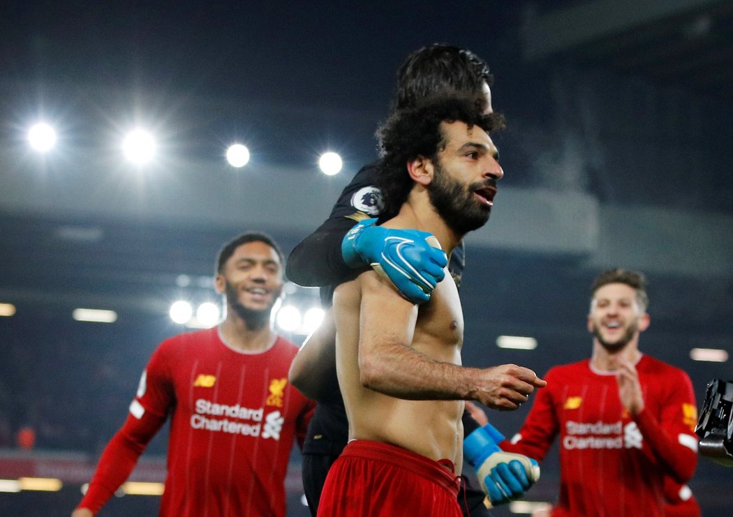 Mohamed Salah a jeho gólová radost v utkání s Manchesterem United