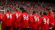 Hráči Liverpoolu nastoupili před zápasem s Manchesterem United na hřiště v bundách s číslem 96, to symbolizovalo počet obětí neštěstí v Hillsborough