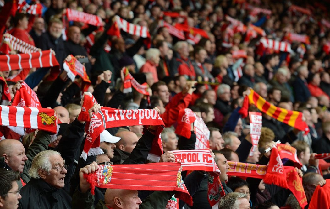 Fanoušci Liverpoolu vzpomínali před zápasem s Manchesterem United na oběti neštěstí ze stadionu z Hilsborough a uctili jejich památku
