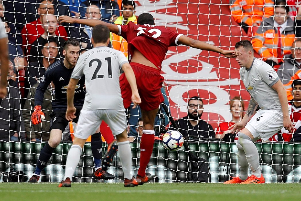 Liverpoolu se i přes velký počet šancí nepodařilo překonat brankáře United, ti berou bod