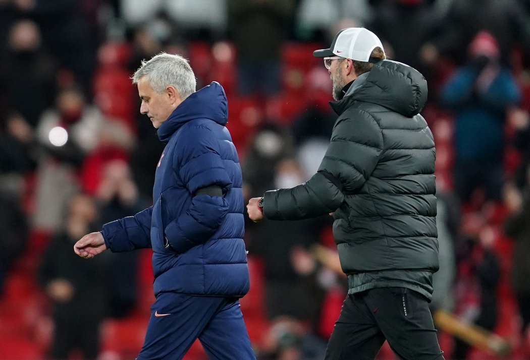 José Mourinho a Jürgen Klopp si po vzájemném souboji měli co vysvětlovat