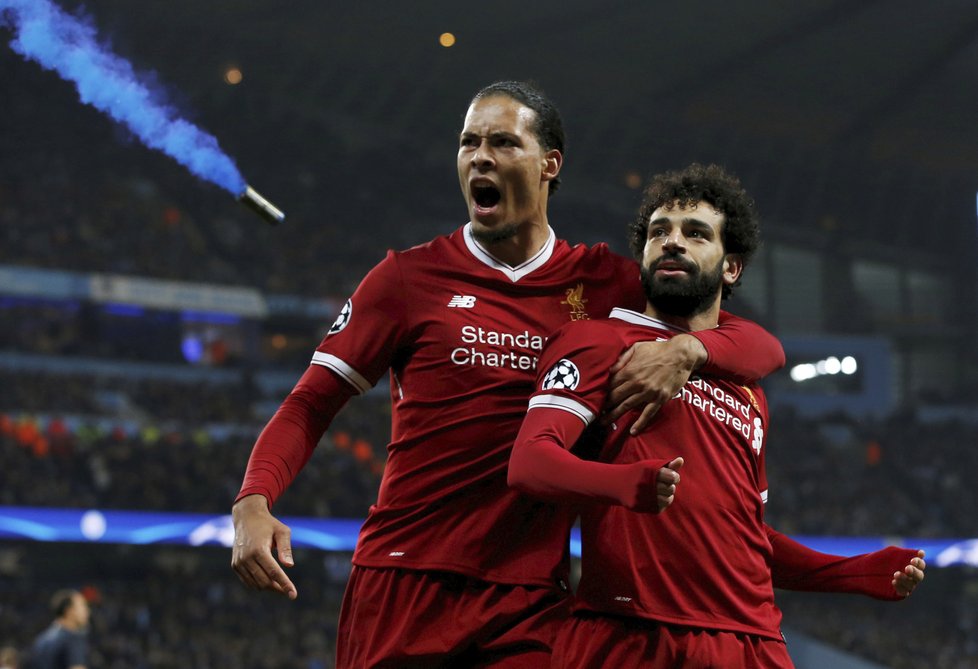 Virgil van Dijk a Mohamed Salah patří k největším tahounům Liverpoolu v boji o anglický titul