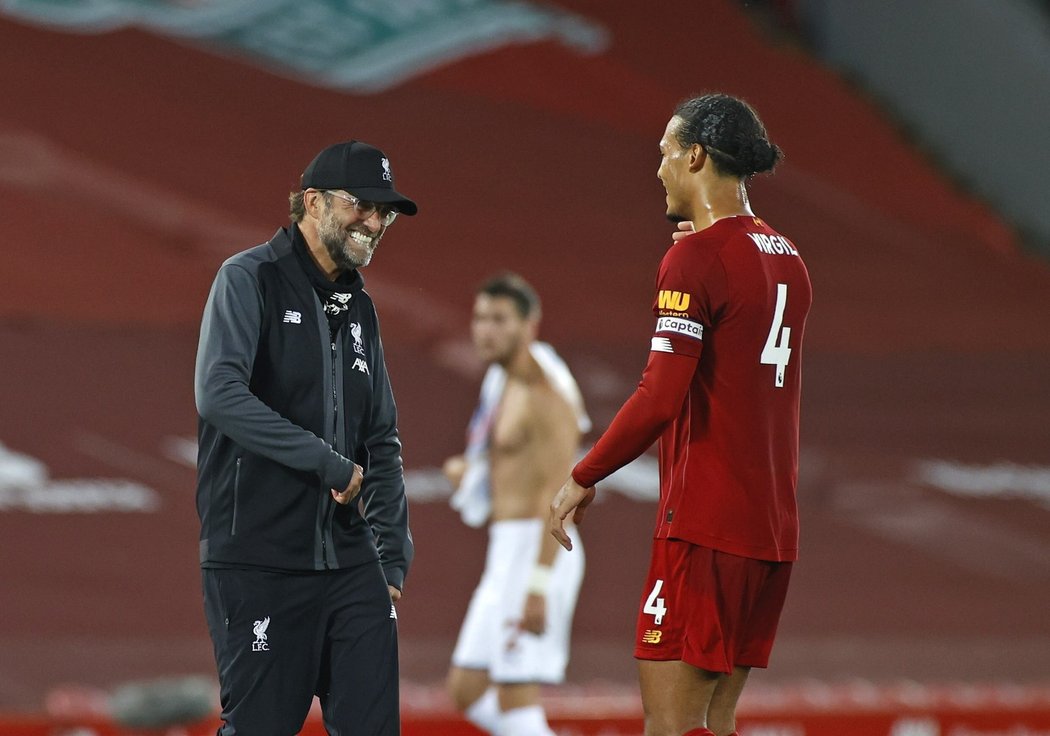 Virgil van Dijk a Jürgen Klopp slaví výhru