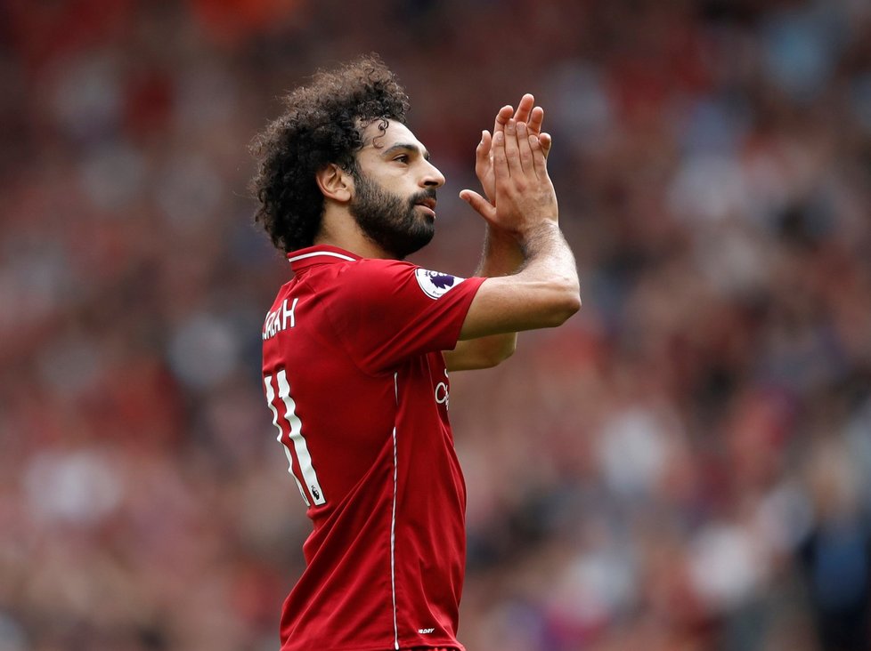 Mohamed Salah děkuje fanouškům po drtové výhře Liverpoolu s West Hamem