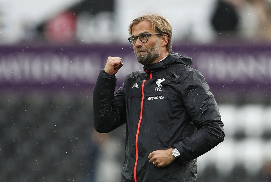 Manažer Liverpoolu Jürgen Klopp a jeho gesto po výhře nad Swansea.