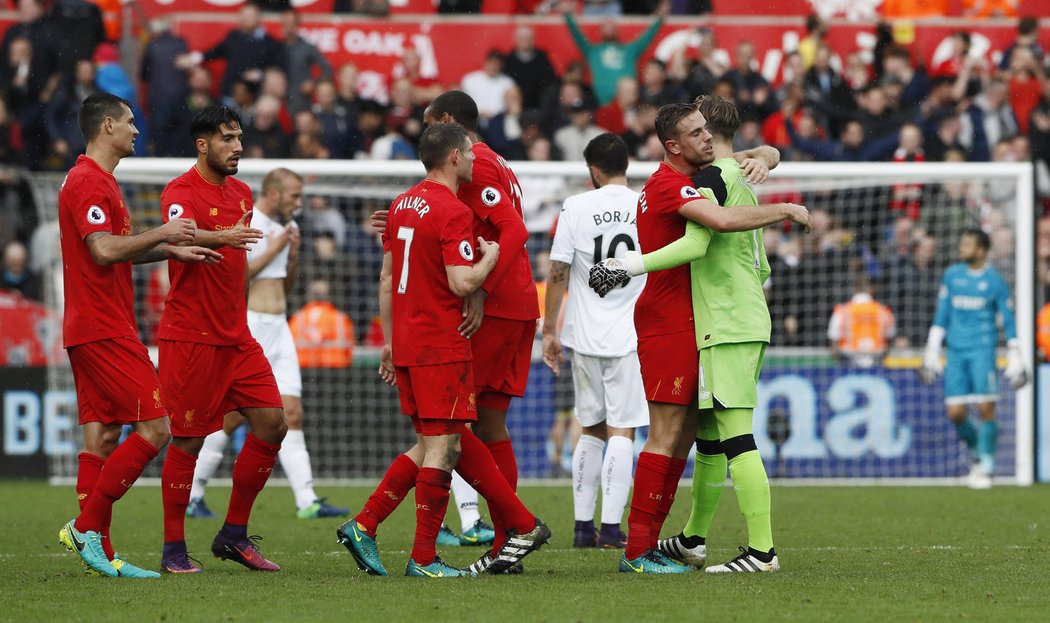 Fotbalisté Liverpoolu zvítězili v sedmém kole anglické ligy ve Swansea 2:1. Měli z toho pořádnou radost.