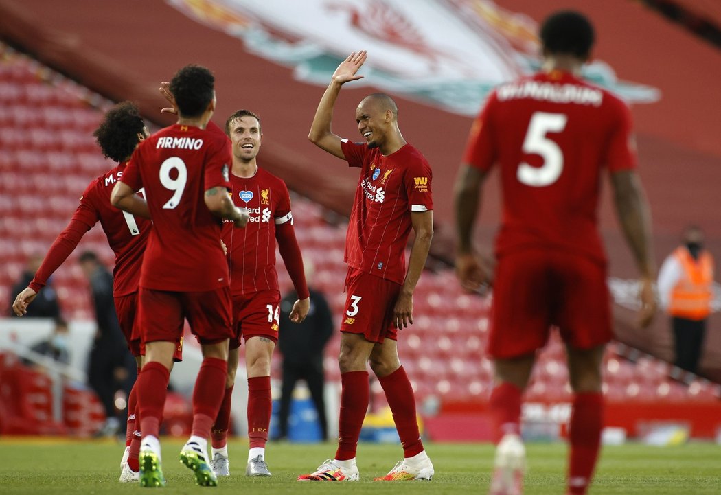 Fotbalisté Liverpoolu jsou mistry Premier League. Reds slaví titul po 30 letech