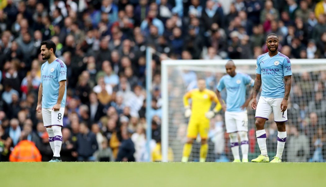 Sklíčení fotbalisté Manchesteru City při prohře 0:2 s Wolves