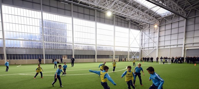 Luxusní akademie Manchesteru City nabízí i velkou fotbalovou halu