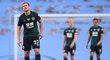 Zklamaný Matěj Vydra a jeho spoluhráči během zápasu s Manchesterem City