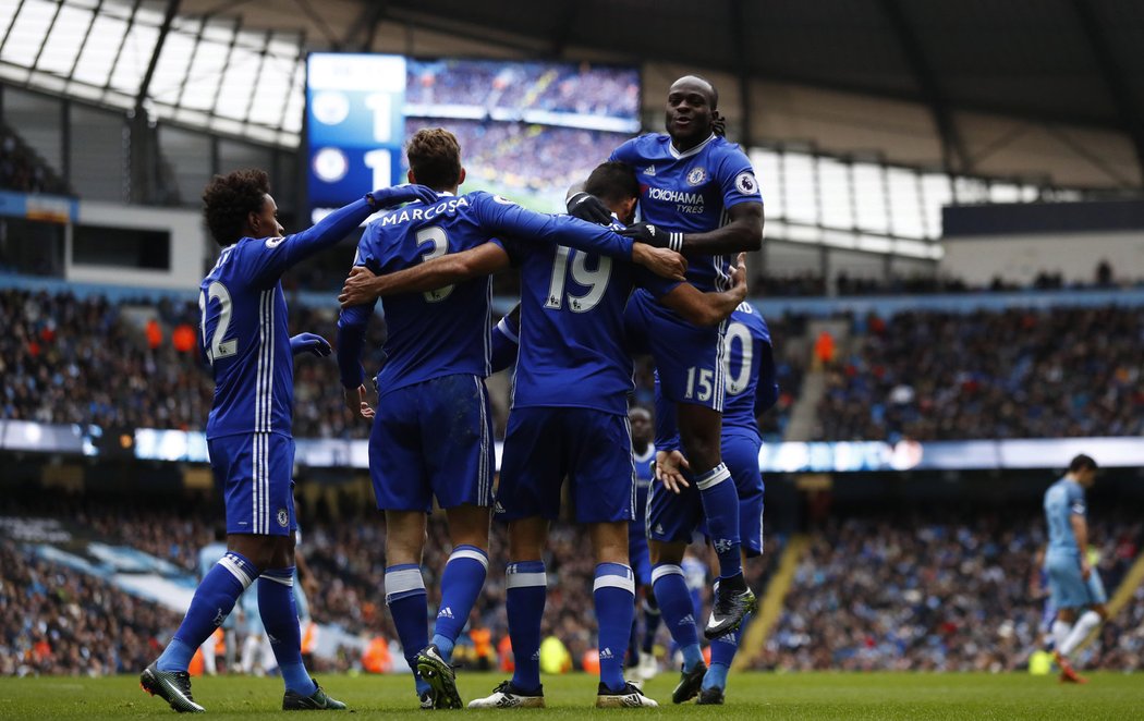 Radost Chelsea během šlágru Premier League na hřišti Manchesteru City.