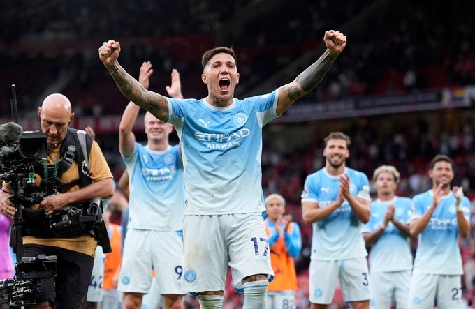 SESTŘIHY: Osmigólová přestřelka City, ztráta United. Rozdílné výsledky českých gólmanů SESTŘIHY: Osmigólová přestřelka City, ztráta United. Rozdílné výsledky českých gólmanů