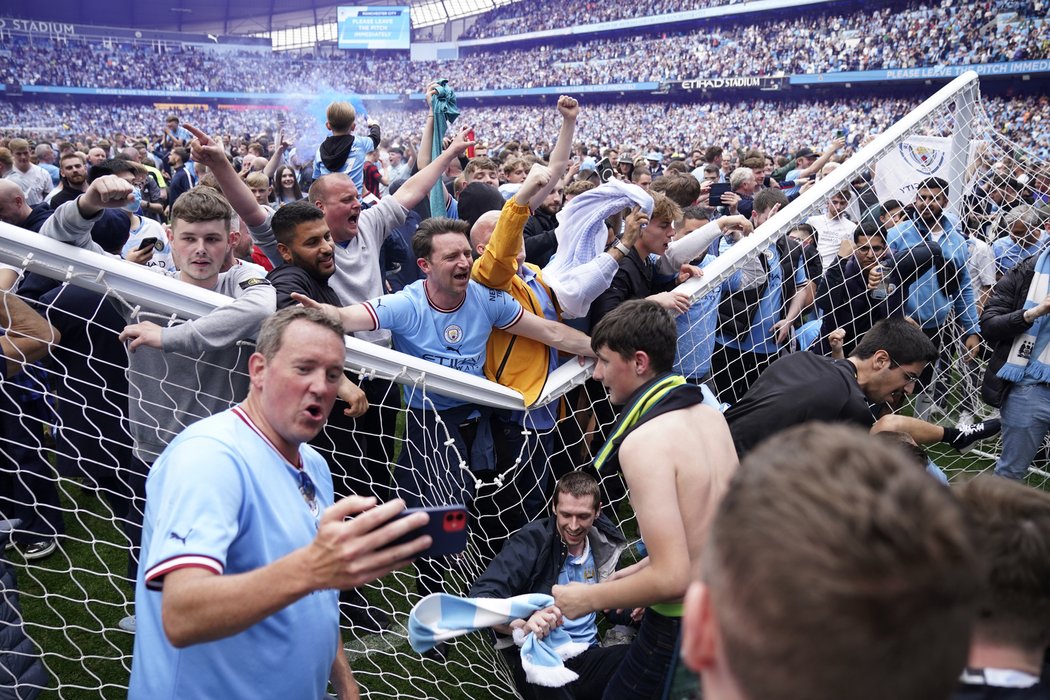 Bouřlivé oslavy fanoušků Manchesteru City