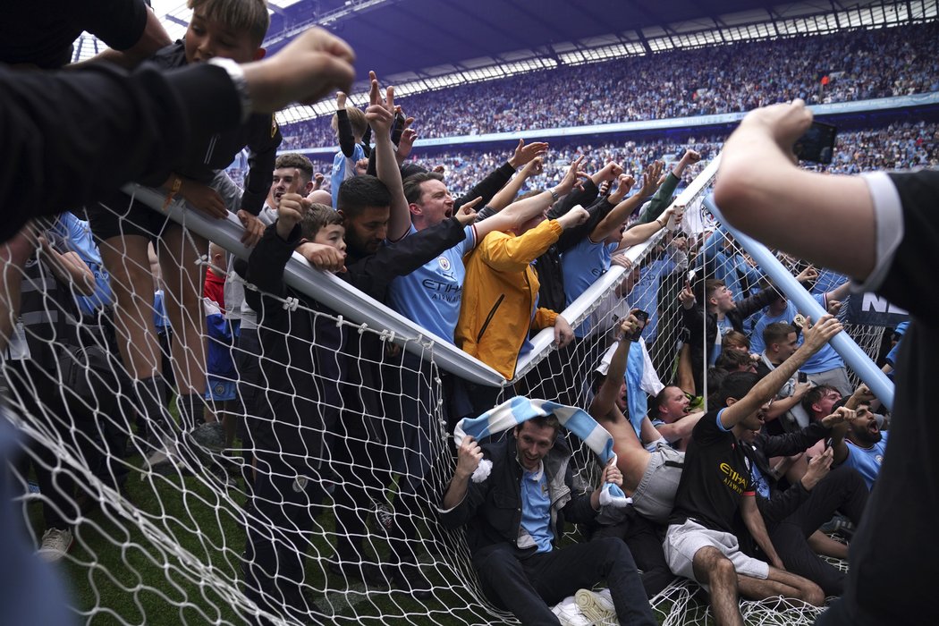 Bouřlivé oslavy fanoušků Manchesteru City