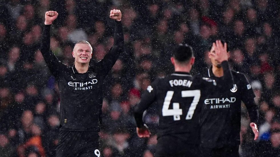 Erling Haaland se raduje ze svého 100. gólu v Premier League