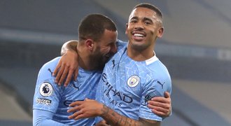 Smršť v závěru! City mají 21. výhru v řadě, Premier League vedou o 15 bodů