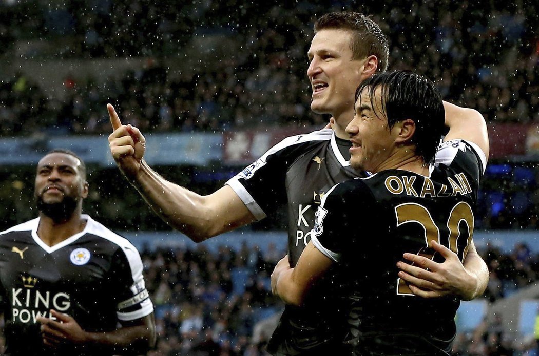 Radost Leicesteru. Robert Huth dal gól na hřišti Manchesteru City ve šlágru Premier League a &#34;lišky&#34; vedly.