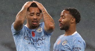 City - Liverpool 1:1, De Bruyne nedal penaltu. Leicester vede, výbuch Arsenalu