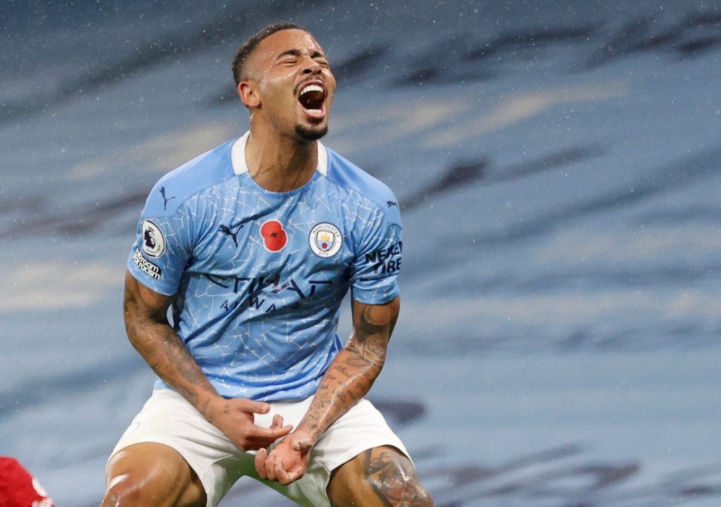 Gabriel Jesus zklamaně řve v zápase svého Manchesteru City proti Liverpoolu