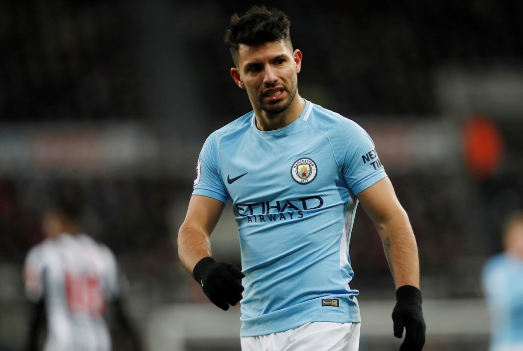 Útočník Manchesteru City Sergio Agüero po jedné z neproměněných šancí v utkání s Newcastlem