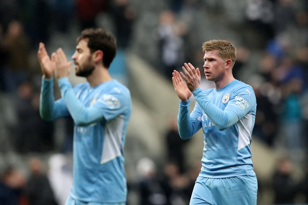 Kevin De Bruyne děkuje fanouškům po výhře nad Newcastlem