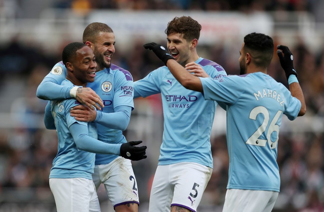 Radost hráčů Manchesteru City po brance do sítě Newcastlu