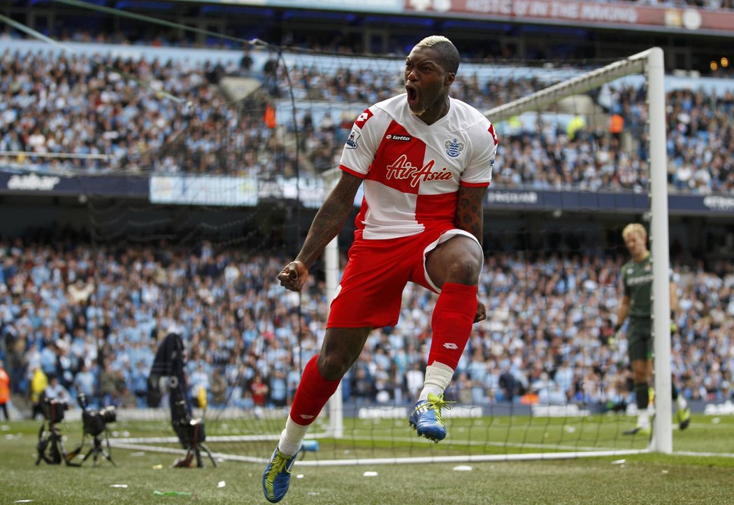 Djibril Cisse se raduje z vyrovnávacího gólu v zápase proti Manchesteru City