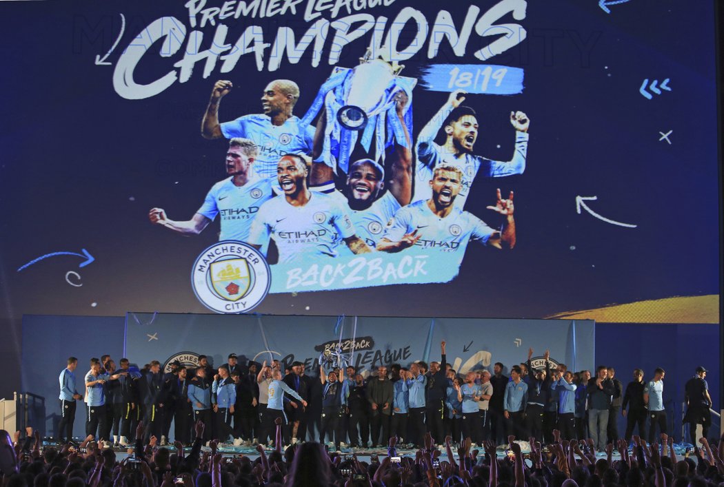 Takhle Manchester City oslavil obhajobu titulu