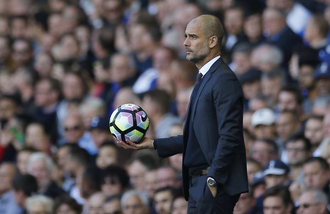 Trenér Manchesteru City Pep Guardiola během zápasu s Tottenhamem