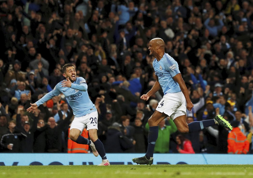 Kapitán Vincent Kompany rozhodl nádhernou střelou o výhře Manchesteru City