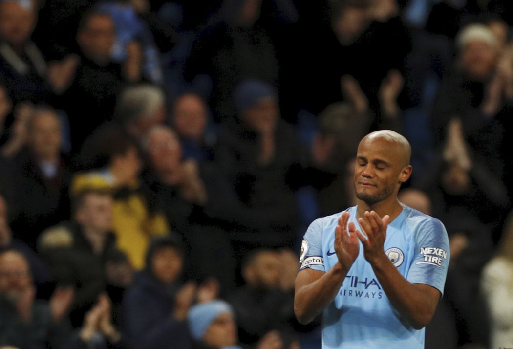 Kapitán Manchesteru City Vincent Kompany v slzách vyslechl aplaus od fanoušků