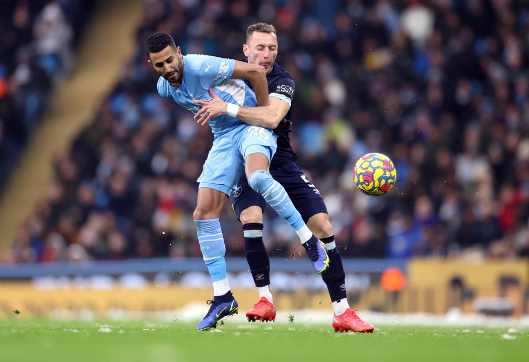 Vladimír Coufal naskočil do zápasu na Manchesteru City v 61. minutě