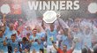 Fotbalisté Manchesteru City slaví se získaným Superpohárem