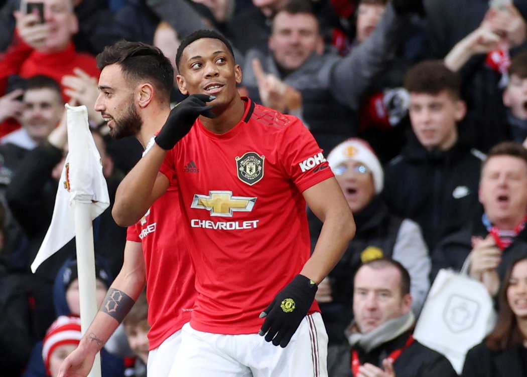 Útočník Anthony Martial slaví první trefu Manchesteru United při vítězství 2:0 v derby nad City