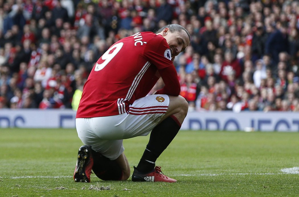 Zklamaný Zlatan Ibrahimovic poté, co neproměnil penaltu v utkání Manchesteru United s Bournemouthem
