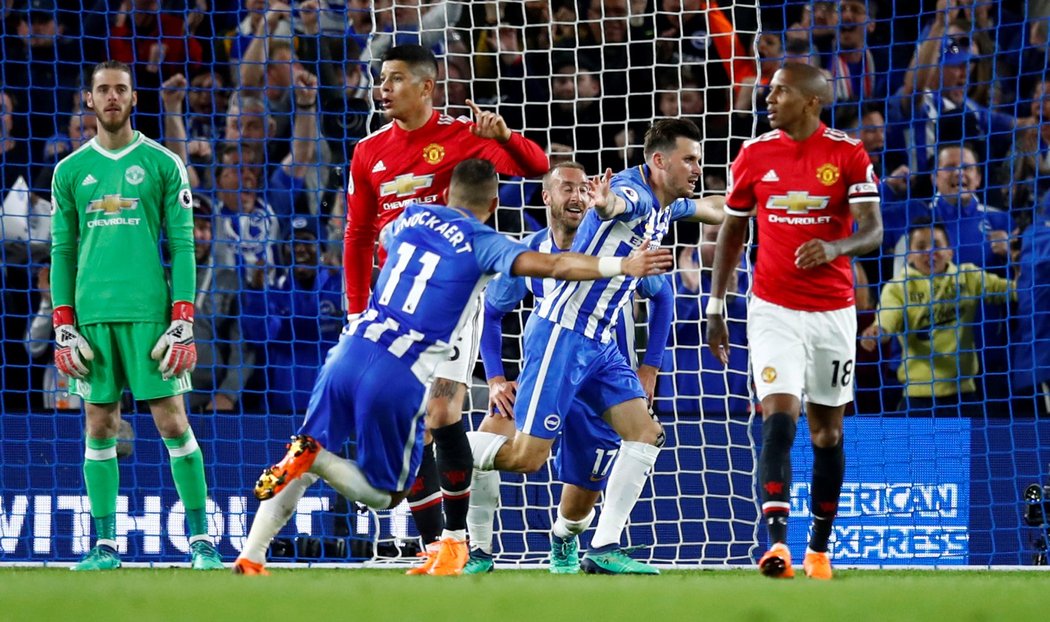 Fotbalisté Manchesteru United chvíli poté, co inkasovali branku od Brightonu