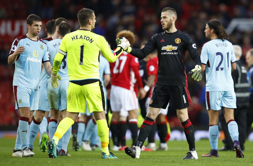 Tom Heaton si po utkání plácl s Davidem de Geou