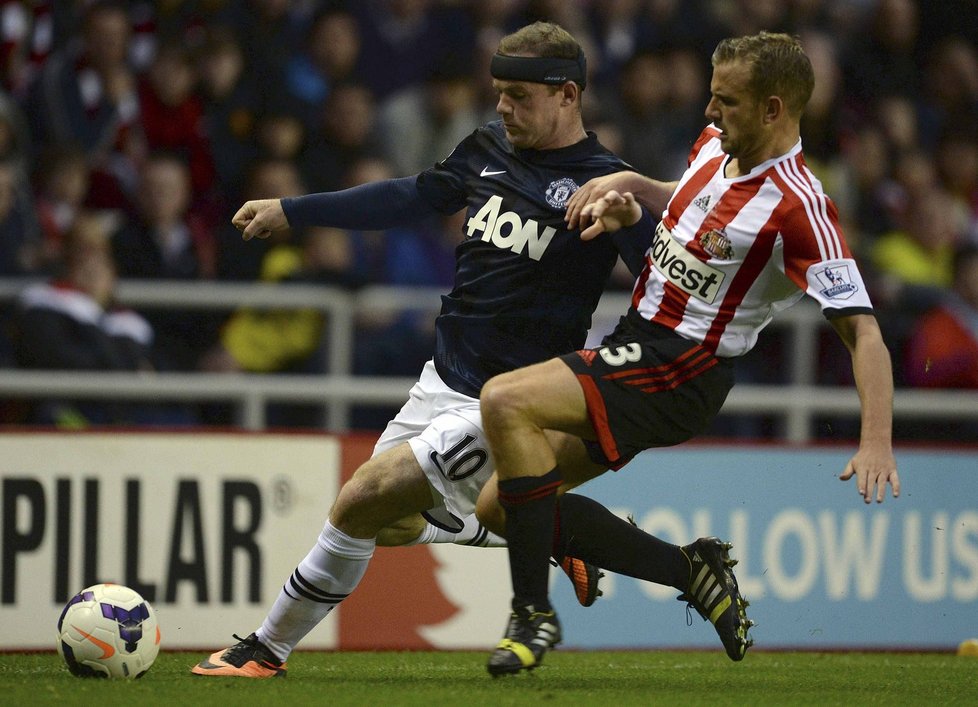 Bombarďák Wayne Rooney se tentokrát v dresu Manchesteru United střelecky neprosadil, i tak ale United vyhráli na půdě Sunderlandu 2:1