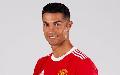 Cristiano Ronaldo pózoval v dres Manchesteru United... Zatím jen zepředu.